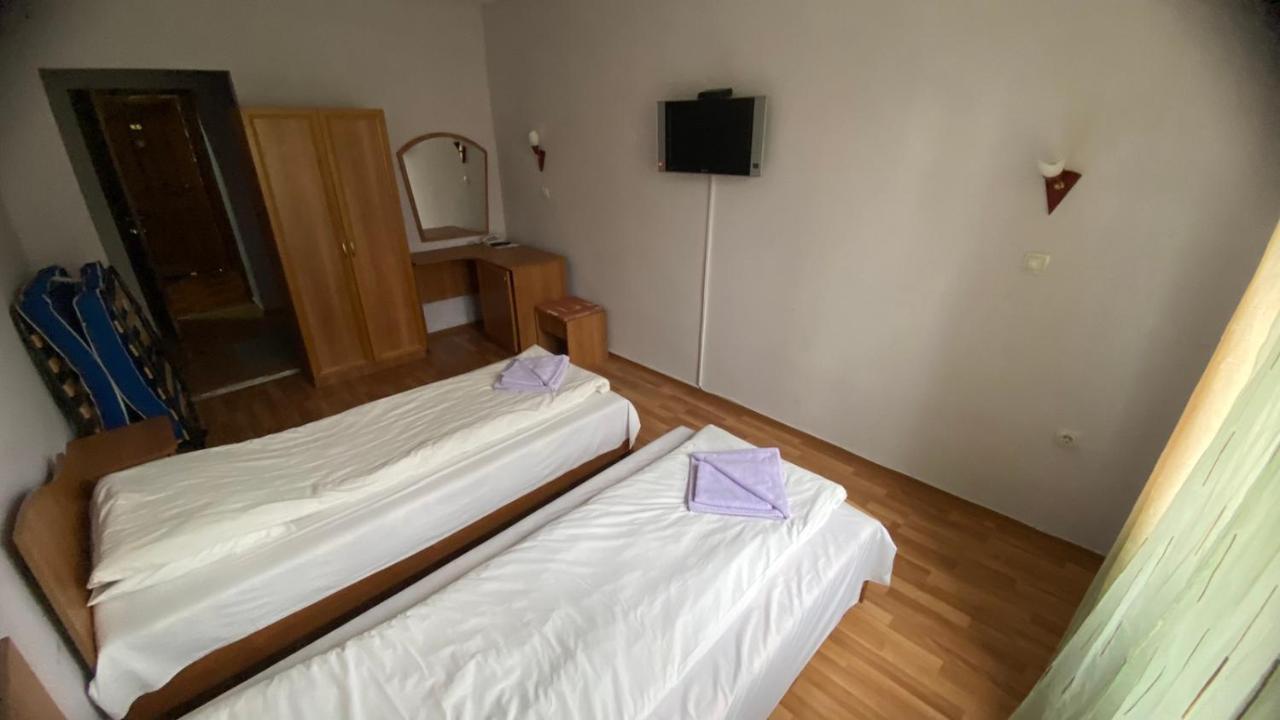 Хотел Галина Палас Srem Eksteriør billede
