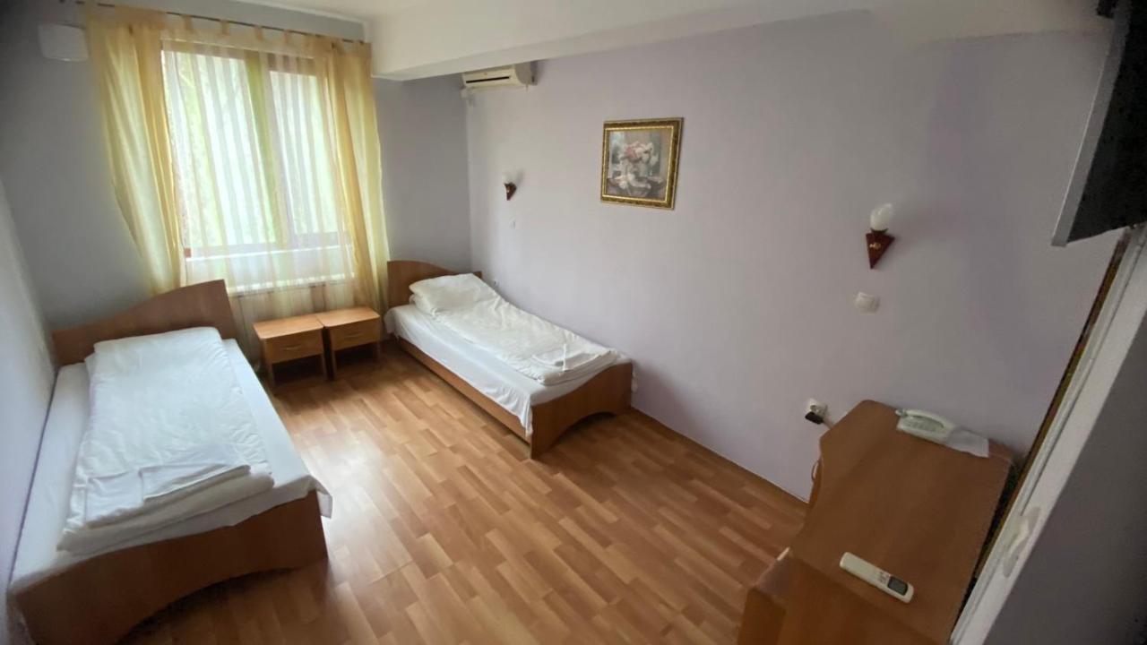 Хотел Галина Палас Srem Eksteriør billede