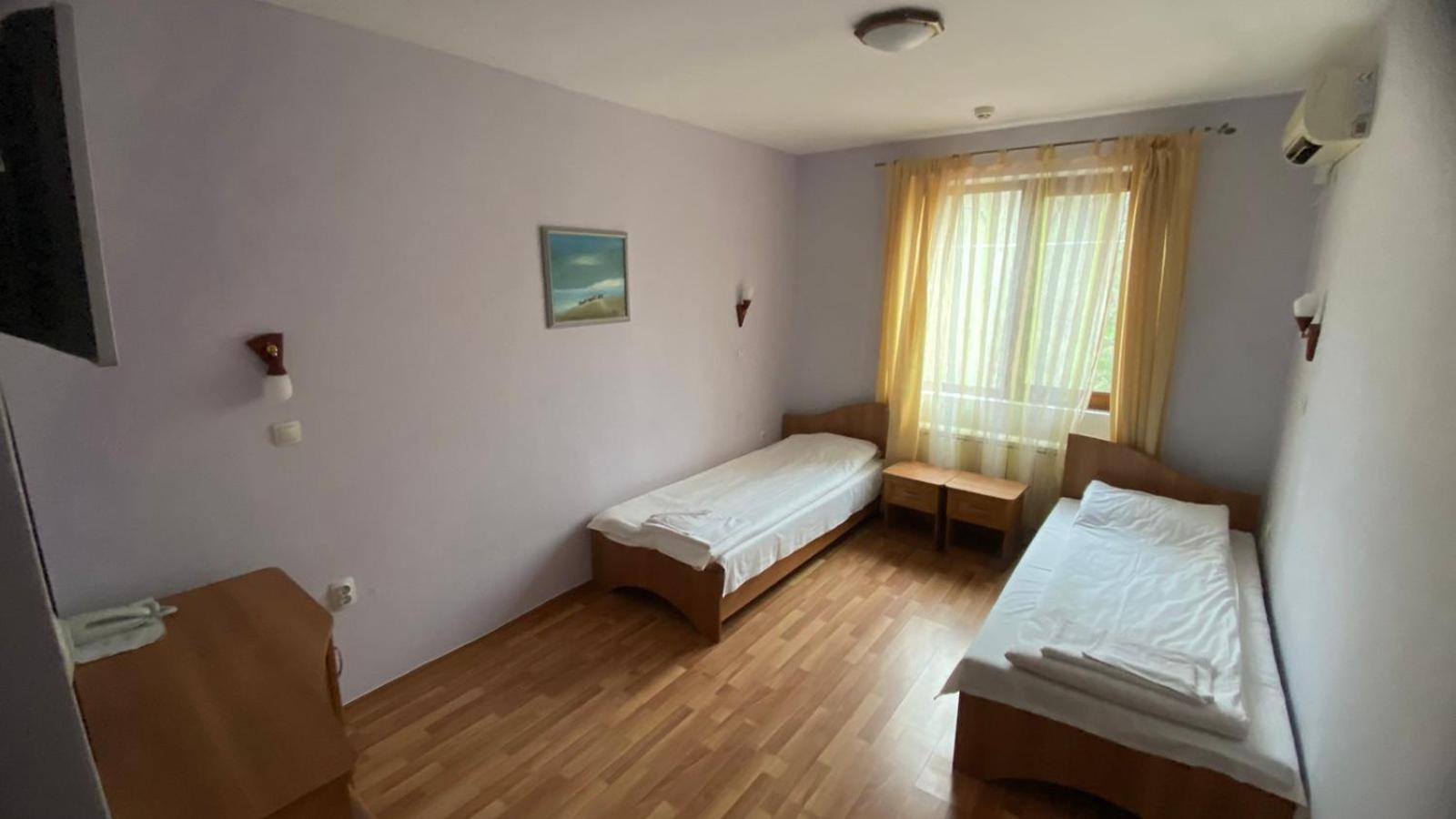 Хотел Галина Палас Srem Eksteriør billede